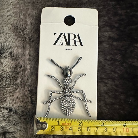 Zara Sparkling Ant Brooch - Picture 5 of 6